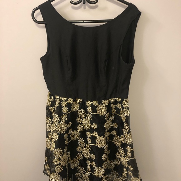 Gold and Black cocktail dress - Picture 3 of 3